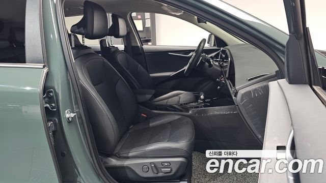 Kia Niro Prestige 2023 — фото 26