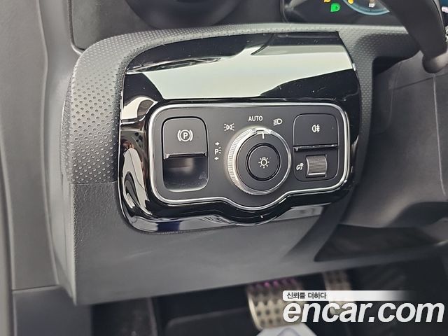 Mercedes-Benz A-Class (W177) AMG A35 4MATIC Sedan 2021 — фото 23