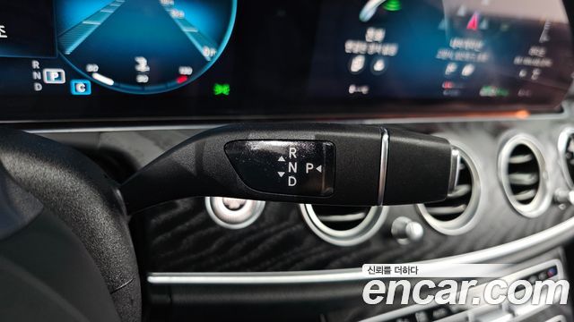 Mercedes-Benz E-Class (W213) E220d 4MATIC AMG Line 2021 — фото 9