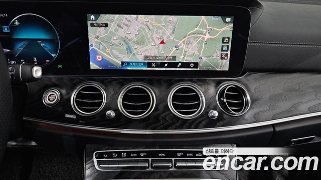 Mercedes-Benz E-Class (W213) E220d 4MATIC AMG Line 2021 — фото 14
