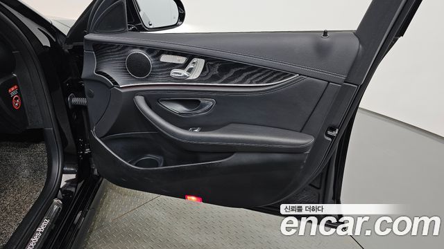 Mercedes-Benz E-Class (W213) E220d 4MATIC AMG Line 2021 — фото 25