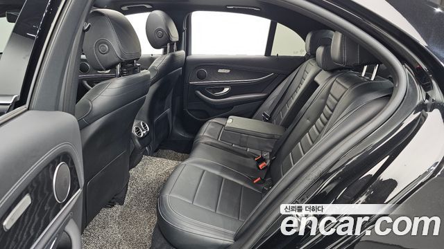 Mercedes-Benz E-Class (W213) E220d 4MATIC AMG Line 2021 — фото 26