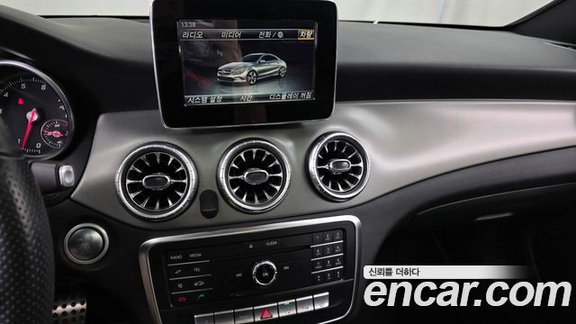 Mercedes-Benz CLA-Class (C117) CLA220 AMG Line 2018 — фото 14