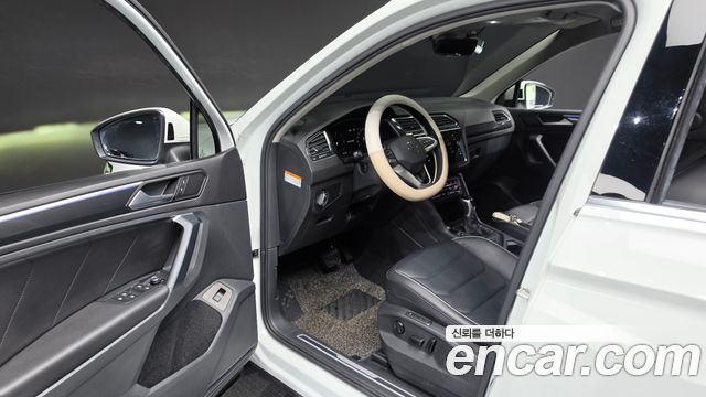 Volkswagen Tiguan (II) 2.0 TDI Premium 2022 — фото 10