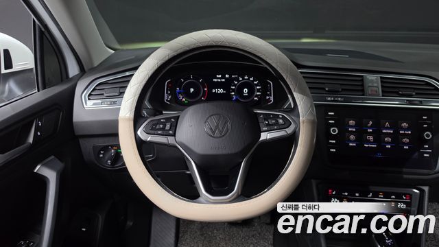 Volkswagen Tiguan (II) 2.0 TDI Premium 2022 — фото 13