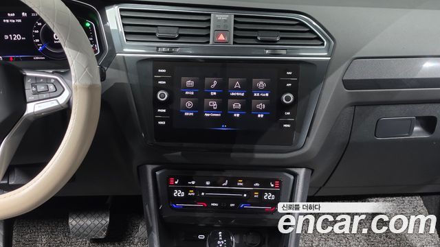 Volkswagen Tiguan (II) 2.0 TDI Premium 2022 — фото 15