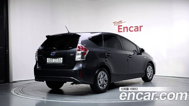 Toyota Prius V 1.8 2017 — фото 2