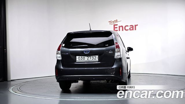 Toyota Prius V 1.8 2017 — фото 4
