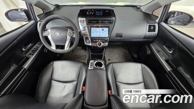 Toyota Prius V 1.8 2017 — фото 7