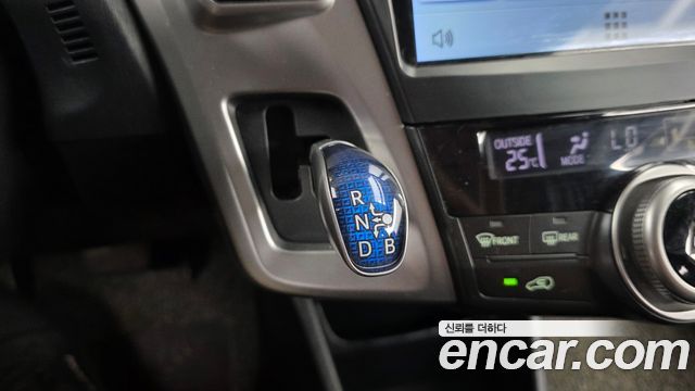 Toyota Prius V 1.8 2017 — фото 9