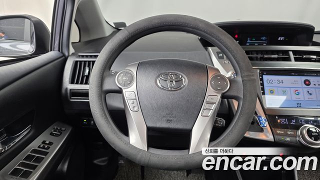 Toyota Prius V 1.8 2017 — фото 17
