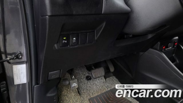 Toyota Prius V 1.8 2017 — фото 22