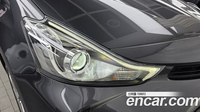 Toyota Prius V 1.8 2017 — фото 28