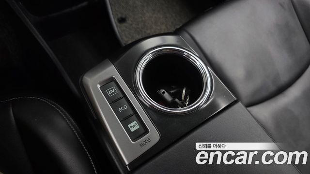 Toyota Prius V 1.8 2017 — фото 33