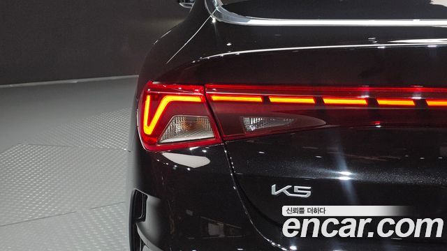 Kia K5 (III) 2.0 Signature 2023 — фото 23