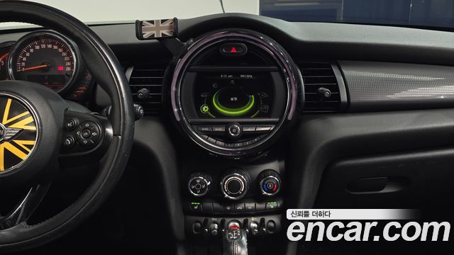 MINI Cooper D Mid 3rd 2017 — фото 13