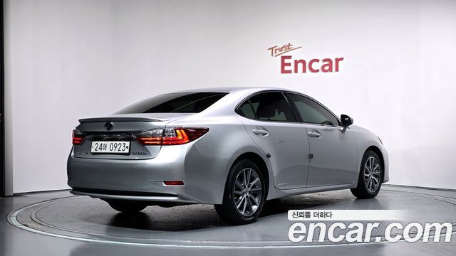 Lexus ES300h Supreme XV60 2016 — фото 2