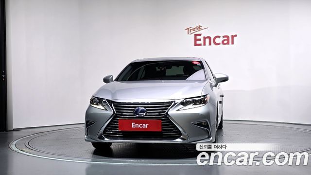 Lexus ES300h Supreme XV60 2016 — фото 3