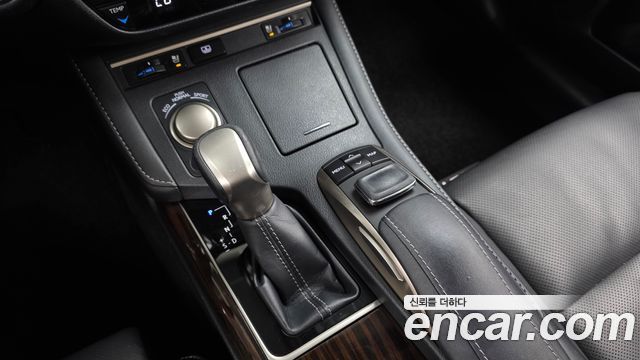 Lexus ES300h Supreme XV60 2016 — фото 9