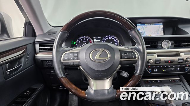 Lexus ES300h Supreme XV60 2016 — фото 13