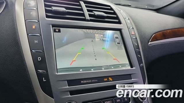 Lincoln MKZ Hybrid 2nd 2017 — фото 15
