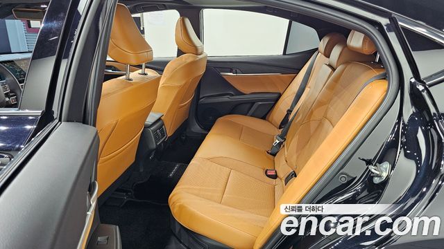 Toyota Camry (XV80) 2.5 XLE Hybrid 2025 — фото 12