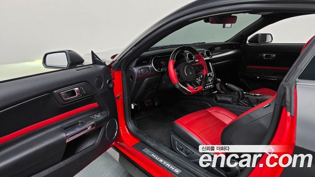 Ford Mustang GT Coupe 2020 — фото 10