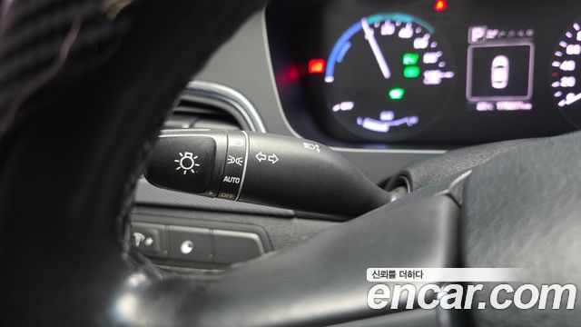 Hyundai Sonata Hybrid (LF) 2.0 HEV Premium 2015 — фото 20