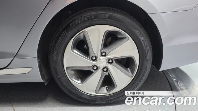 Hyundai Sonata Hybrid (LF) 2.0 HEV Premium 2015 — фото 21