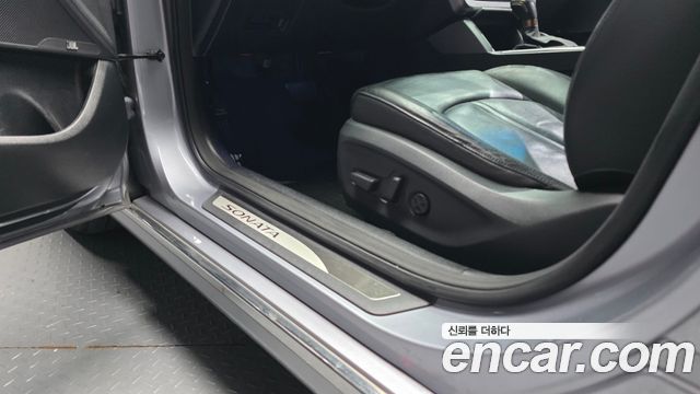 Hyundai Sonata Hybrid (LF) 2.0 HEV Premium 2015 — фото 31