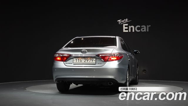 Toyota Camry 2.5 XLE 2015 — фото 4