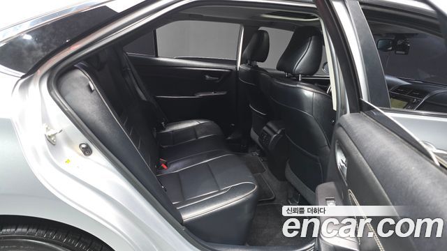 Toyota Camry 2.5 XLE 2015 — фото 12