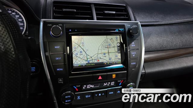 Toyota Camry 2.5 XLE 2015 — фото 14