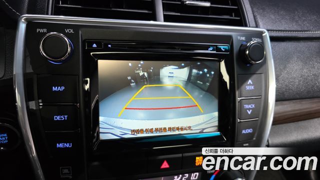 Toyota Camry 2.5 XLE 2015 — фото 15