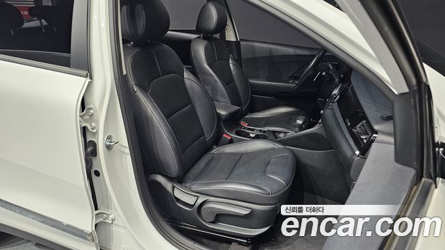 Kia Niro 1.6 HEV Noblesse Special 2021 — фото 12