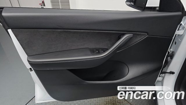 Tesla Model Y Long Range AWD 2022 — фото 24
