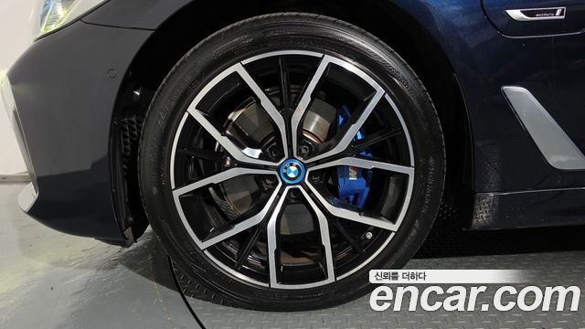 BMW 5 Series (G30) 530e M Sport 2022 — фото 5