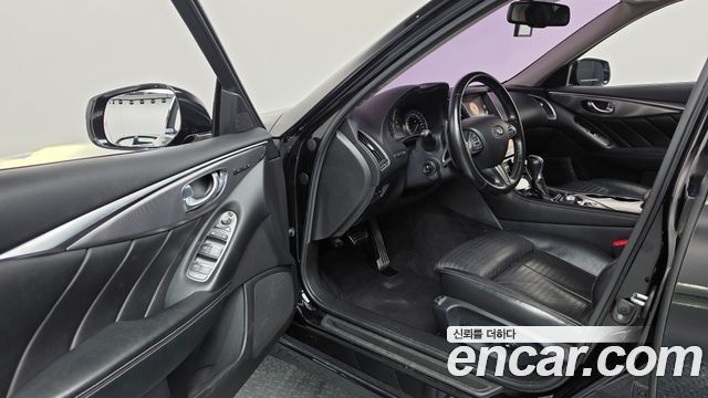 Infiniti Q50 3.5 Hybrid Essence 2016 — фото 10
