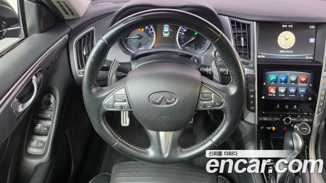 Infiniti Q50 3.5 Hybrid Essence 2016 — фото 12