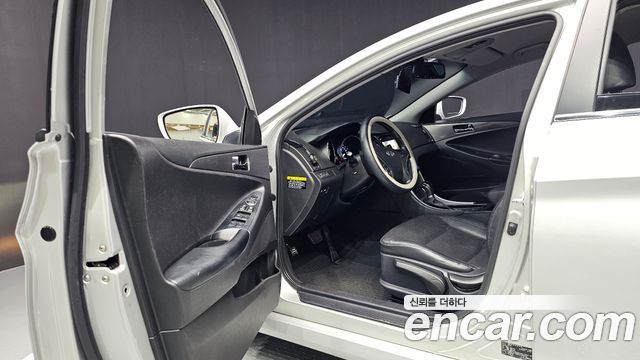 Hyundai Sonata Hybrid 2.0 Smart 2015 — фото 10
