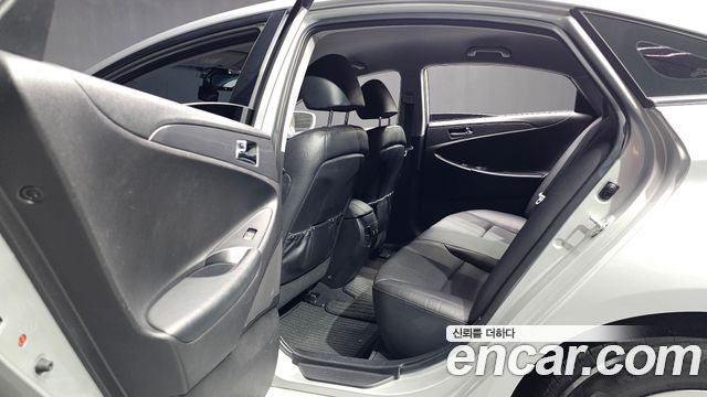 Hyundai Sonata Hybrid 2.0 Smart 2015 — фото 12