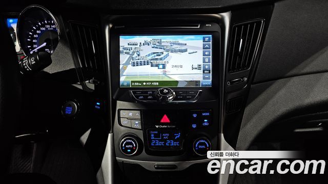 Hyundai Sonata Hybrid 2.0 Smart 2015 — фото 17