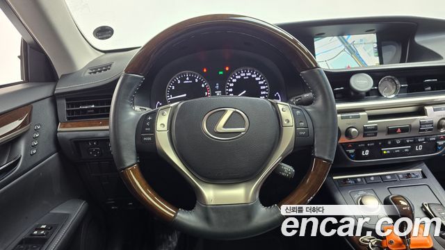 Lexus ES350 Supreme XV60 2014 — фото 13