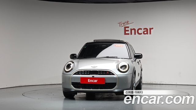 MINI Cooper S (IV) 5 Door Favoured 2026 — фото 3