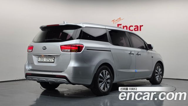 Kia Carnival 9-seater Luxury 2016 — фото 2