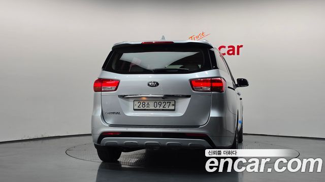 Kia Carnival 9-seater Luxury 2016 — фото 4