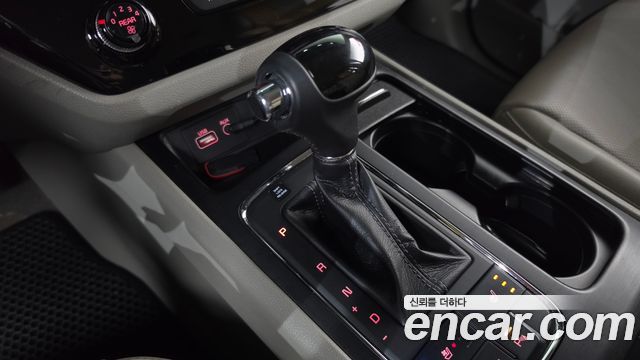 Kia Carnival 9-seater Luxury 2016 — фото 9