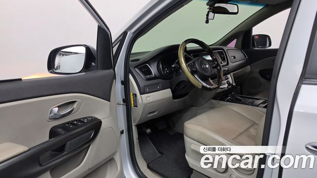 Kia Carnival 9-seater Luxury 2016 — фото 10
