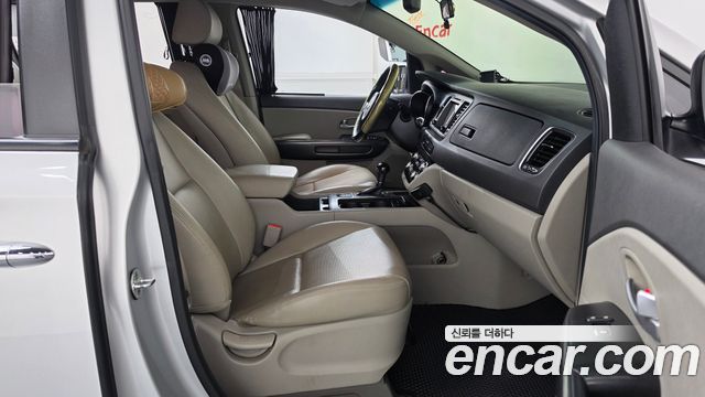 Kia Carnival 9-seater Luxury 2016 — фото 11