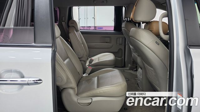 Kia Carnival 9-seater Luxury 2016 — фото 12
